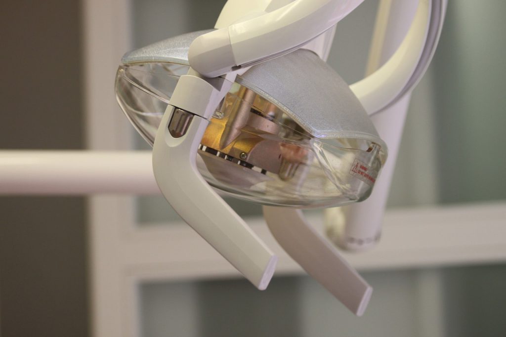 lampa gabinetu dentystycznego, stomatolog